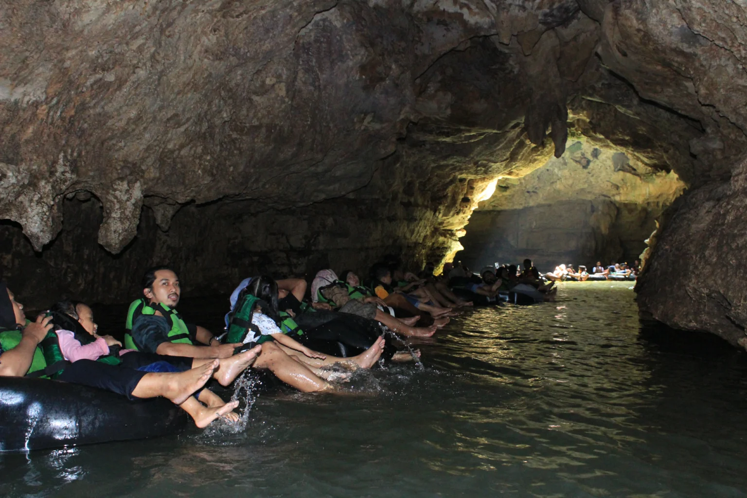 Wisata menyusuri goa pindul yang mengasyikkan