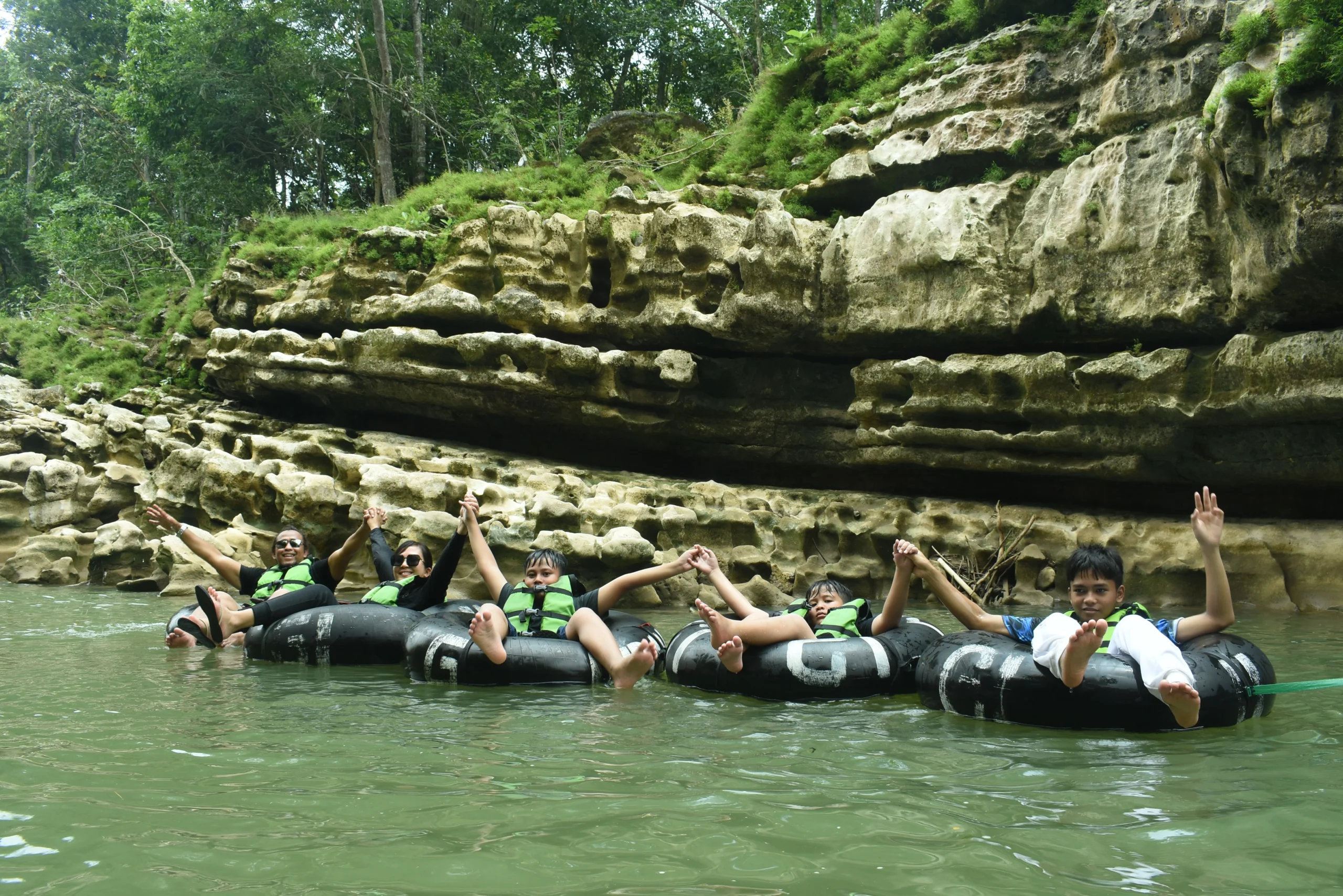 River Tubing Oya