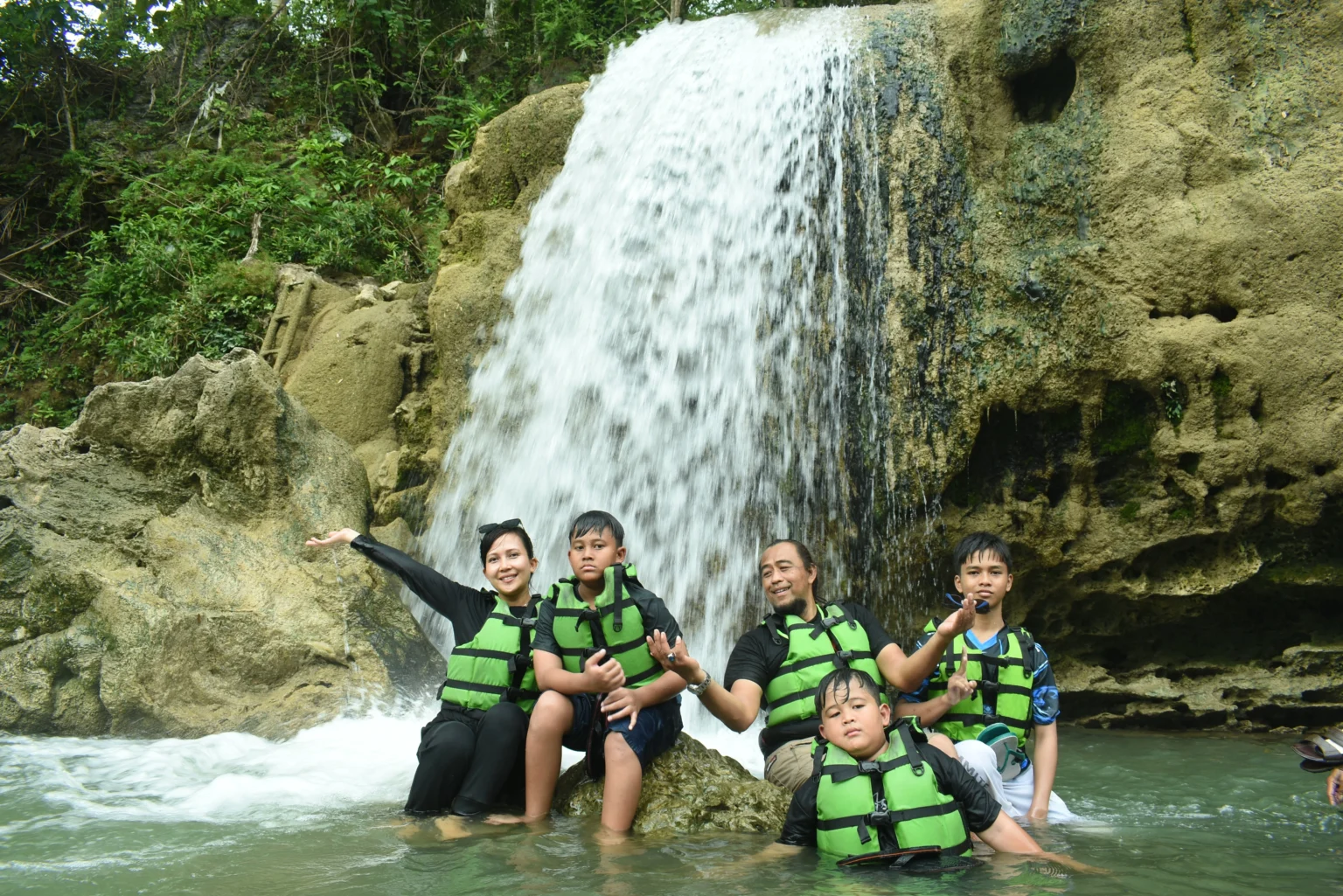 River Tubing sungai Oya